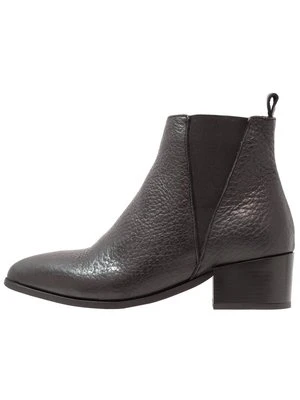 Ankle boot Pavement