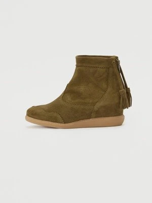 Ankle boot Pavement