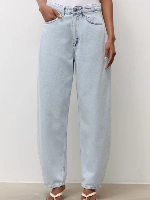 Answear.LAB jeansy mom fit damskie niebieski
