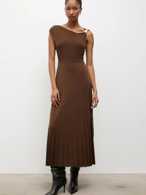 Answear.LAB sukienka kolor brązowy midi rozkloszowana