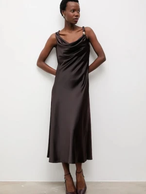 Answear.LAB sukienka kolor brązowy midi rozkloszowana