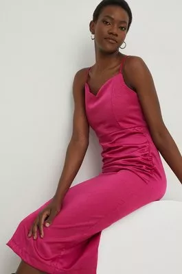 Answear Lab sukienka X kolekcja limitowana SISTERHOOD kolor różowy midi dopasowana