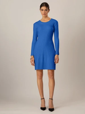 APART Sukienka dzianinowa w kolorze niebieskim rozmiar: 38