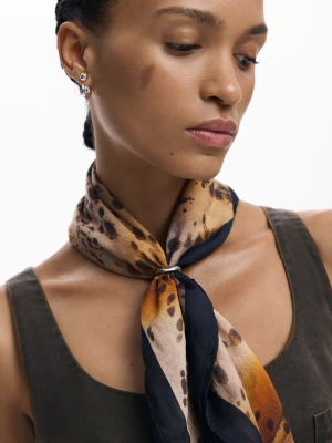 Apaszka honey Desigual MATERIAL FINISHES