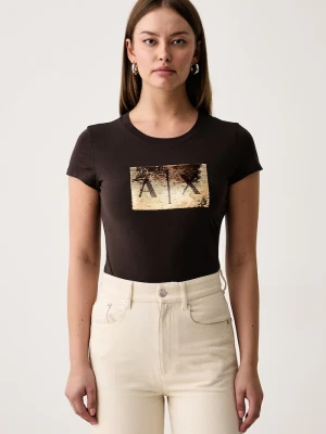 Armani Exchange T-shirt damski bawełniany brązowy