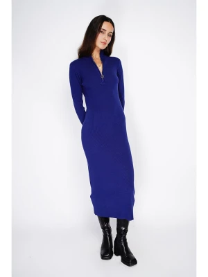 ASSUILI Sukienka dzianinowa w kolorze granatowym rozmiar: 38