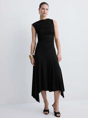 Asymetryczna rozkloszowana sukienka czarny - Kobieta - - MANGO