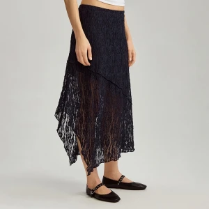 Asymetryczna spódnica midi z koronki granatowa House