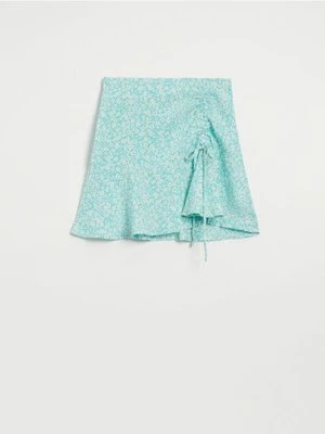 Asymetryczna spódnica mini w kwiaty błękitna House
