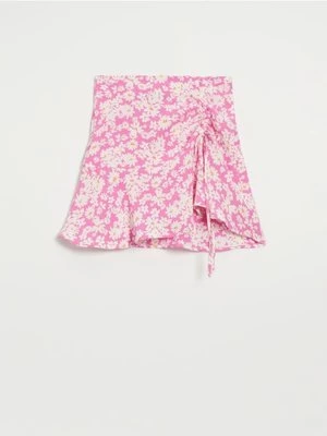 Asymetryczna spódnica mini w kwiaty różowa House