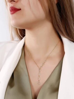 atelier MIU Pozłacany naszyjnik z elementami ozdobnymi - dł. 45 cm rozmiar: onesize