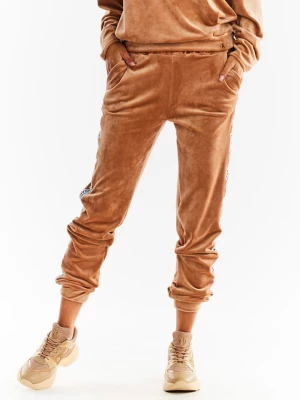Awama Spodnie dresowe w kolorze karmelowym rozmiar: L