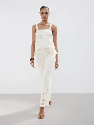Ażurowe haftowane spodnie palazzo złamana biel - Kobieta - - MANGO