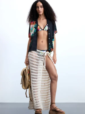 Ażurowe pareo z aplikacjami Desigual