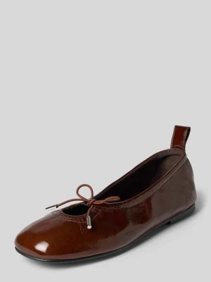 Balerina z ozdobnym szwem model 'ROSALIND' ALOHAS