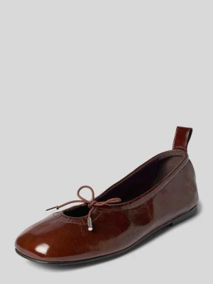 Balerina z ozdobnym szwem model 'ROSALIND' ALOHAS