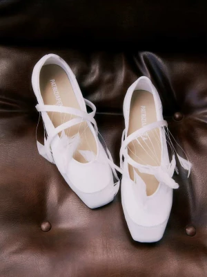 Baleriny Dancing SKIN z detalem z piór PATRIZIA PEPE