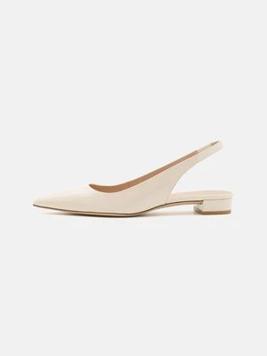 Baleriny z odkrytą piętą Stuart Weitzman