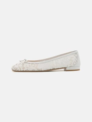 Baleriny Stuart Weitzman