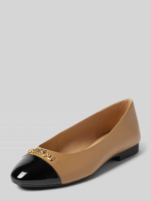 Baleriny z aplikacją z logo model ‘REBECCA’ Michael Kors Piaskowy