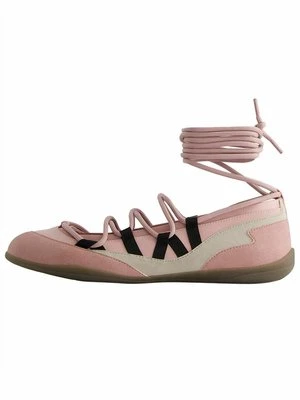 Baleriny z cholewką Bershka