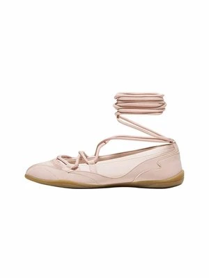 Baleriny z cholewką Bershka