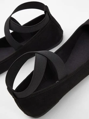 Baleriny z elastycznym paskiem bonprix