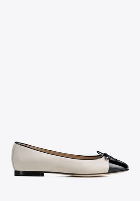 Baleriny z naturalnej skóry z ozdobną kokardą czarno - beżowe Wittchen