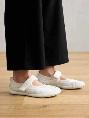 Baleriny z zapięciem Camper