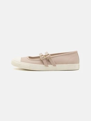 Baleriny z zapięciem Converse