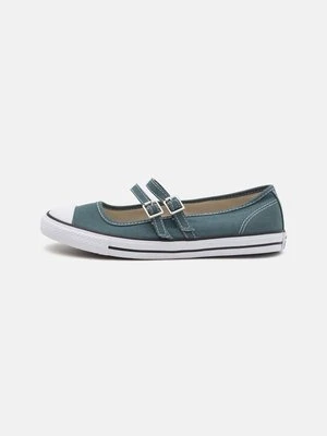 Baleriny z zapięciem Converse