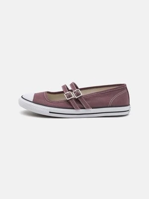 Baleriny z zapięciem Converse