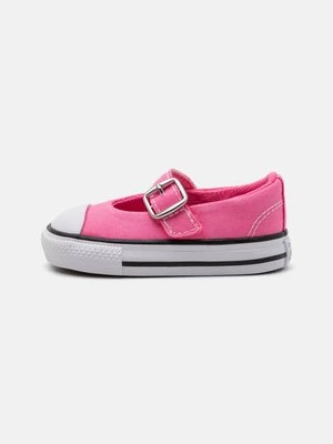 Baleriny z zapięciem Converse