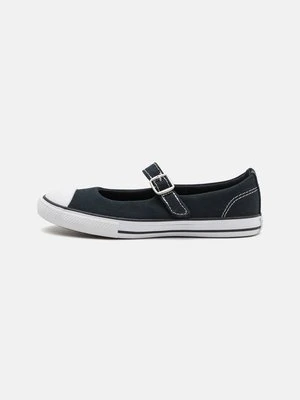 Baleriny z zapięciem Converse