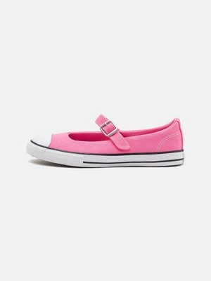 Baleriny z zapięciem Converse