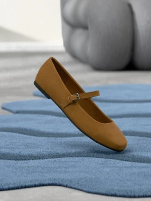 Baleriny z zapięciem Even&Odd By Zalando koniakowy