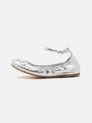 Baleriny z zapięciem Jeffrey Campbell