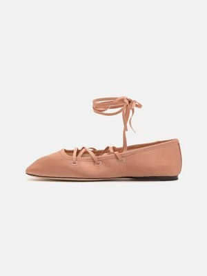 Baleriny z zapięciem Loeffler Randall