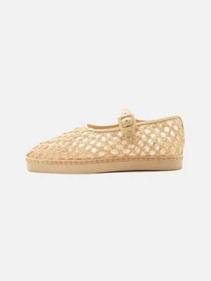 Baleriny z zapięciem Loeffler Randall piaskowy