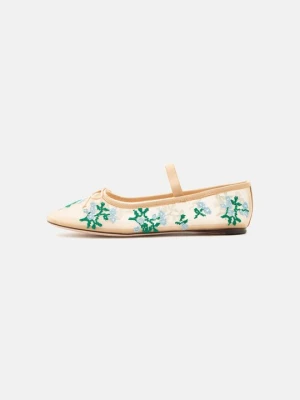 Baleriny z zapięciem Loeffler Randall wielbłądzi
