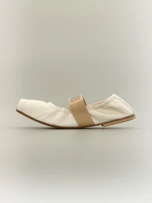 Baleriny z zapięciem MM6 Maison Margiela mleczny