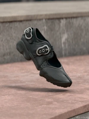 Baleriny z zapięciem Nike antracytowy