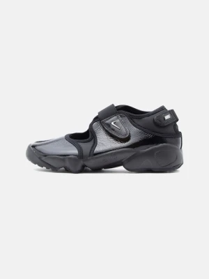 Baleriny z zapięciem Nike czarny