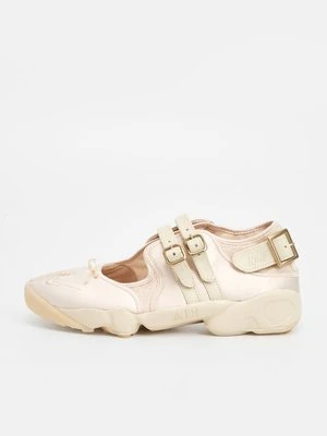 Baleriny z zapięciem Nike Sportswear