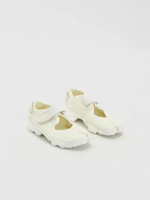 Baleriny z zapięciem Nike Sportswear