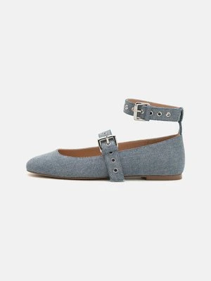 Baleriny z zapięciem Steve Madden niebieski denim