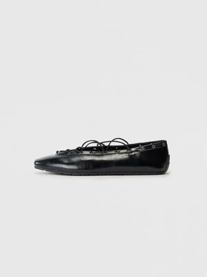 Baleriny z zapięciem Steve Madden czarny