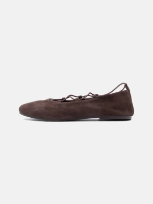 Baleriny z zapięciem Steve Madden brązowy