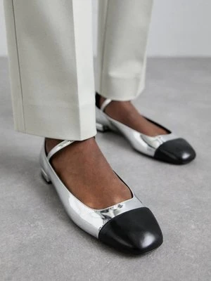 Baleriny z zapięciem Stuart Weitzman