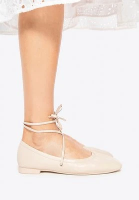 Baleriny ze skóry naturalnej z wiązaniem beżowe Wittchen